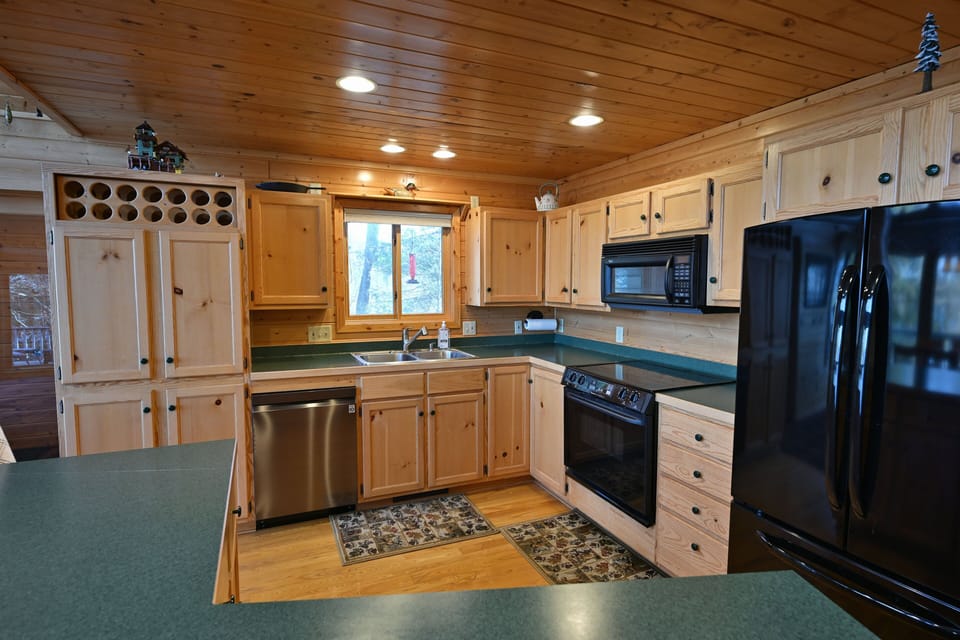 House, 4 Bedrooms | Private kitchen | Fridge, oven, coffee/tea maker, toaster