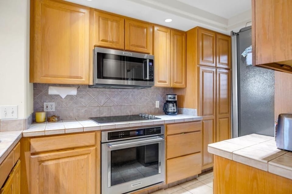 Condo, 2 Bedrooms | Private kitchen | Coffee/tea maker, fridge, oven, toaster