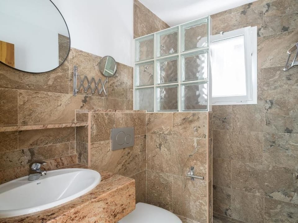 Bungalow, Garden View | Bathroom | Shower, free toiletries, hair dryer, towels