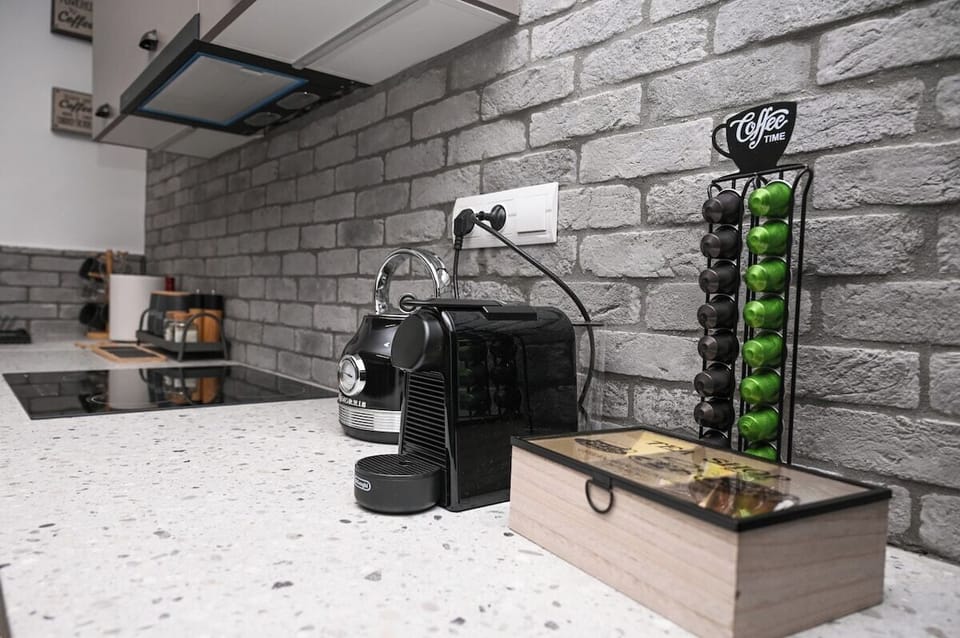 House | 1 bedroom, desk