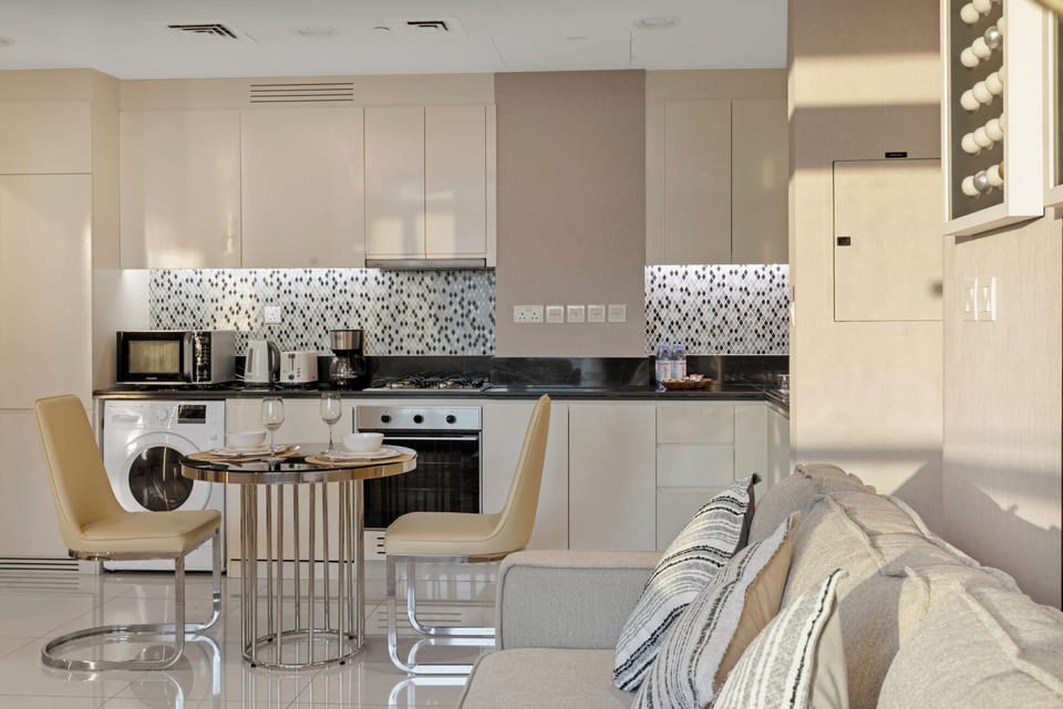 Deluxe Apartment, City View | Private kitchen
