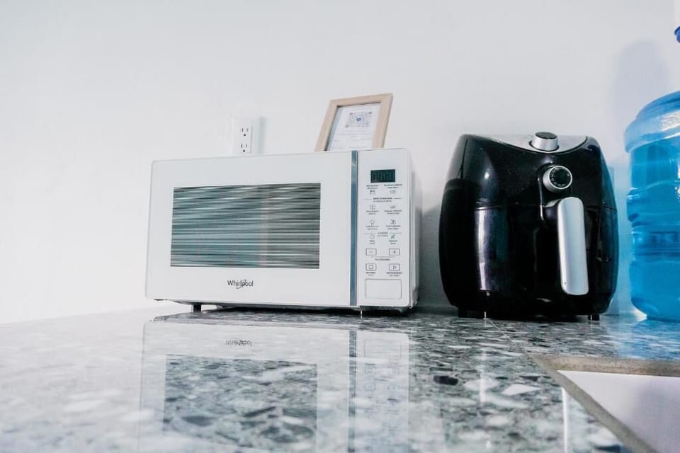 Apartment, Balcony, Sea View | Microwave