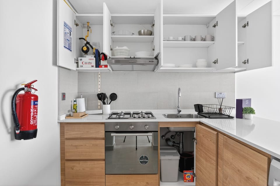 Elite Apartment, 2 Bedrooms (Apartment) | Private kitchen | Espresso maker, fridge, microwave, oven