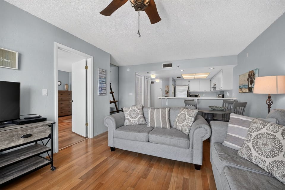 Condo, 1 Queen Bed with Sofa bed, Balcony, Ocean View (Ormondy A6 - Ocean Shores Getaway) | Living area
