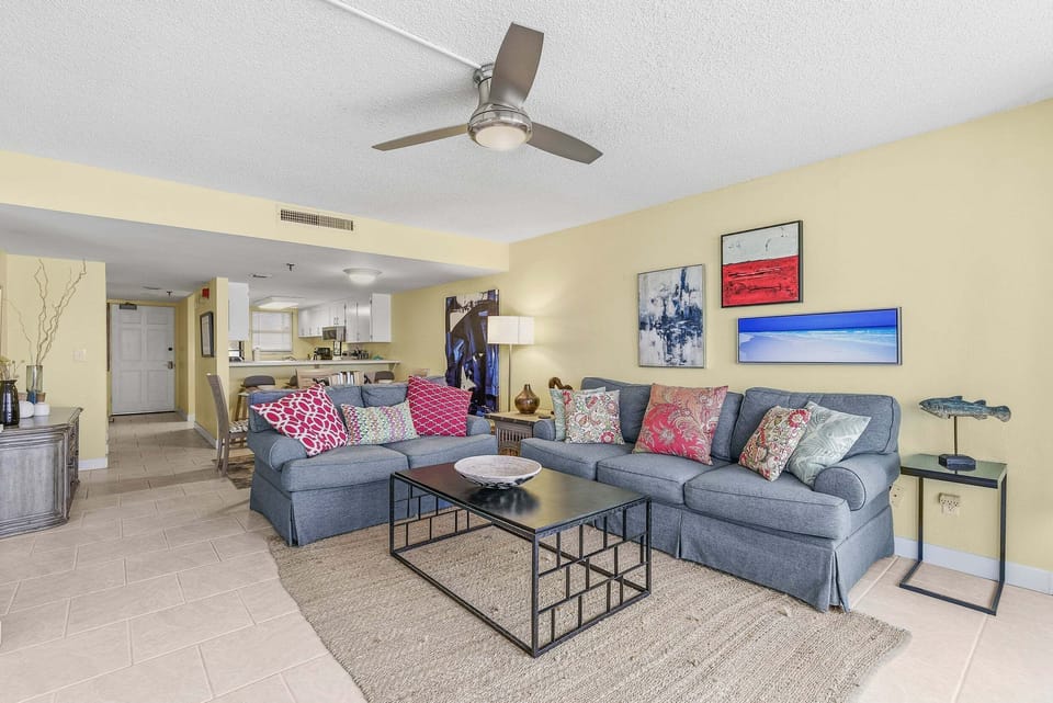 Condo, Multiple Beds, Balcony, Beach View (Van Lee 604 - The Sea Goose) | Living area