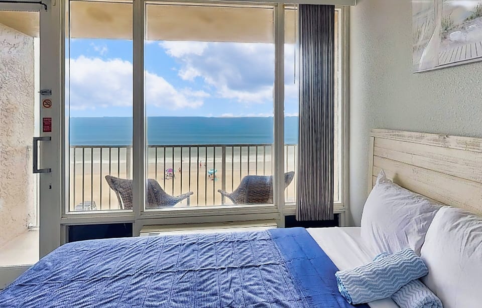Studio Suite, 1 Queen Bed with Sofa bed, Balcony, Ocean View (Daytona Pirates cove 3270-Salt Air Co) | 1 bedroom, individually decorated, individually furnished, bed sheets