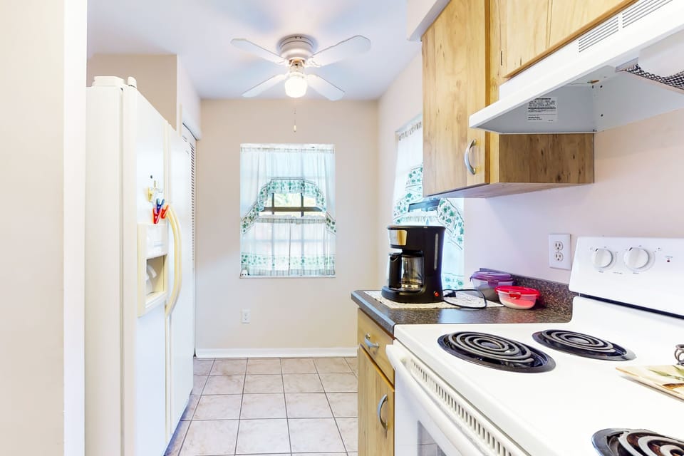 House, Multiple Beds, Patio, Garden View (Port Orange Palm Tree Reverie) | Private kitchen