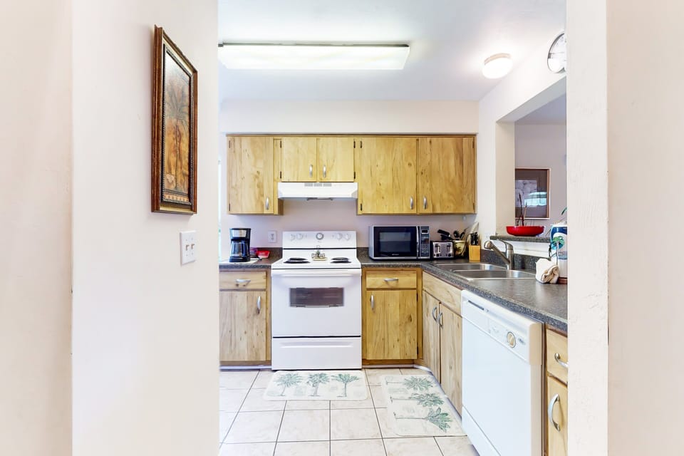House, Multiple Beds, Patio, Garden View (Port Orange Palm Tree Reverie) | Private kitchen