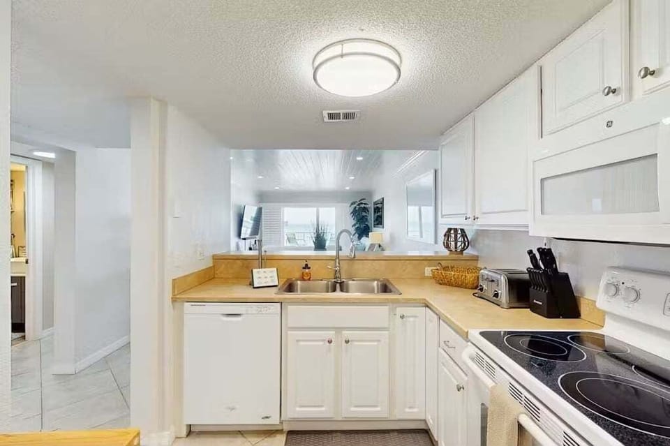 House, Multiple Beds, Balcony, Ocean View (NSB Point East 302 - Just Beachy) | Private kitchen