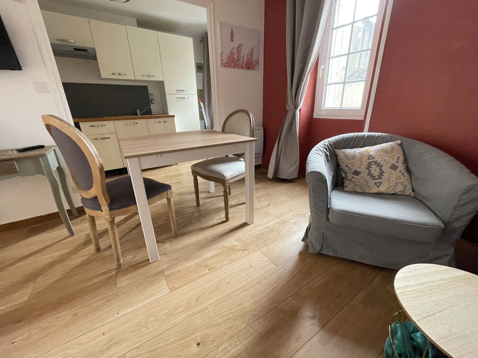 Studio | Living area | TV