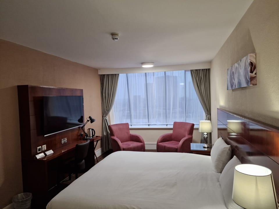 Executive Double Room | Individually decorated, individually furnished, desk, iron/ironing board