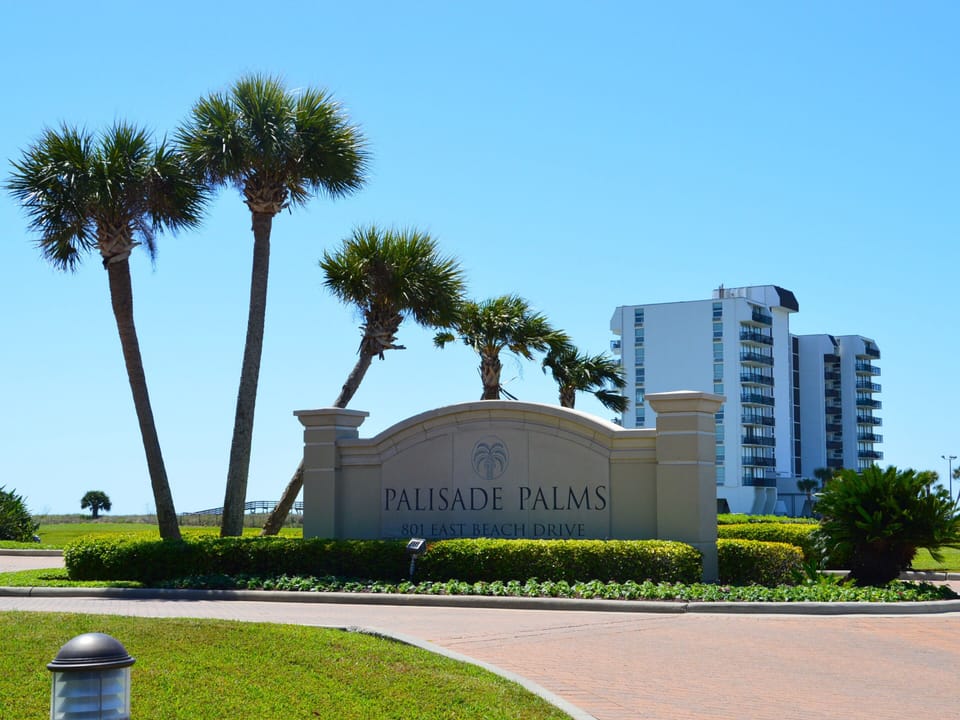 Condo (2 Bedrooms) | Property amenity