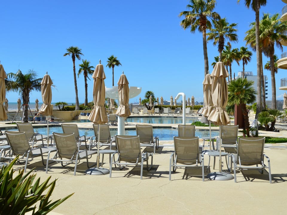 Condo (2 Bedrooms) | Property amenity