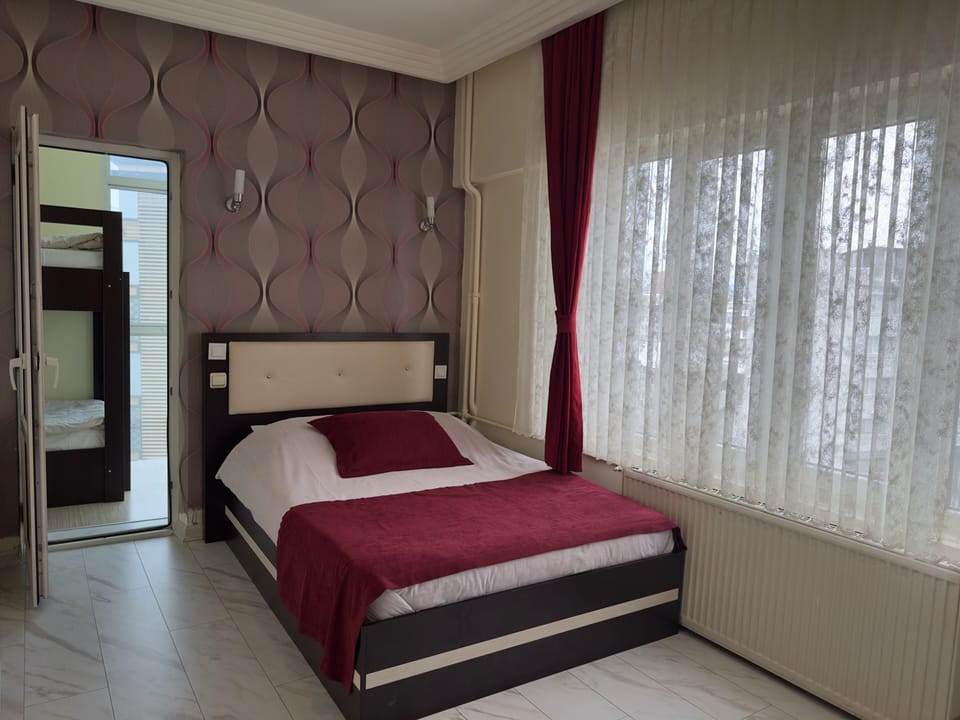 Family Quadruple Room | Desk, laptop workspace, WiFi (free)