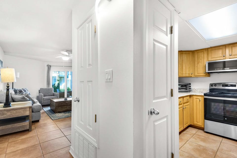 Condo, 1 King Bed with Sofa bed (Sand Dollar E-101) | Interior