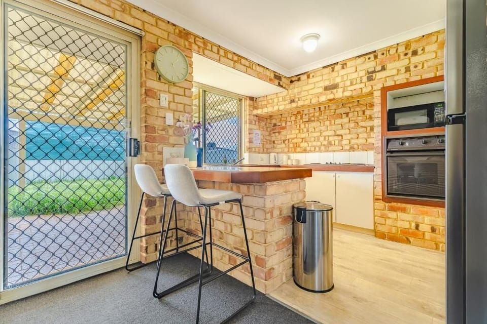 Deluxe Townhome, Garden View | Private kitchen