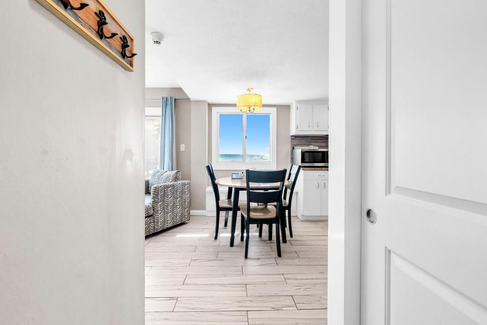 Condo, Multiple Beds (Pinnacle Port A-121- Shore Beats Work) | Dining