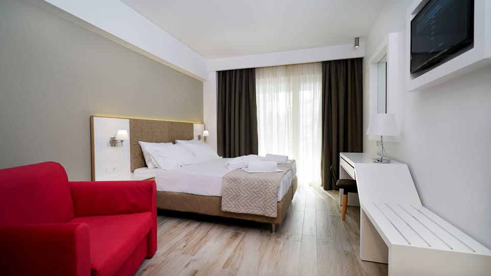 Egyptian cotton sheets, memory foam beds, in-room safe, desk