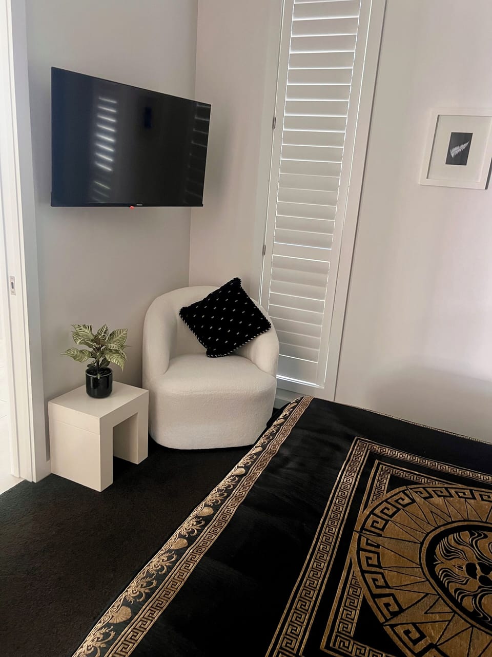 Deluxe Suite, Patio, Garden View | Soundproofing, free WiFi, bed sheets