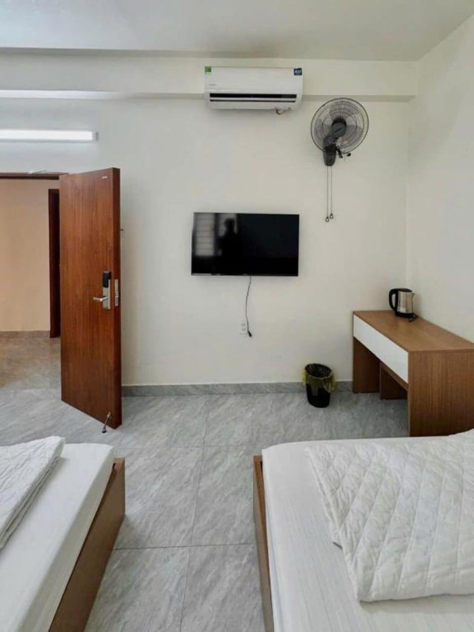 Quadruple Room | Minibar, blackout drapes, free WiFi, bed sheets