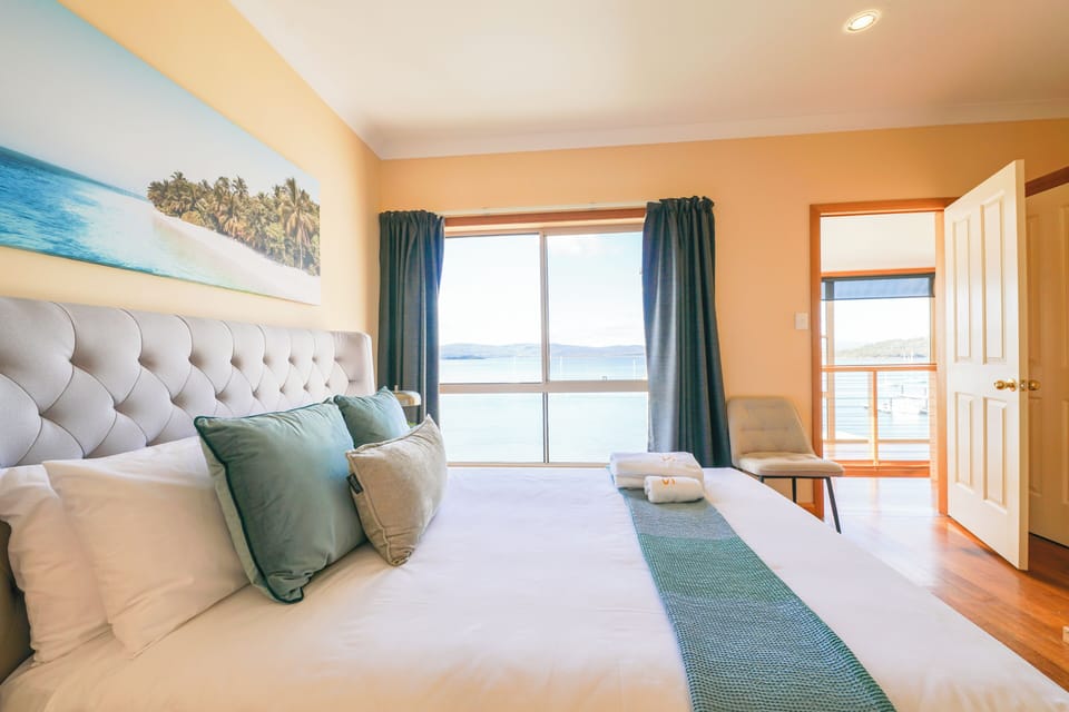 Deluxe Townhome, River View | Iron/ironing board, free WiFi