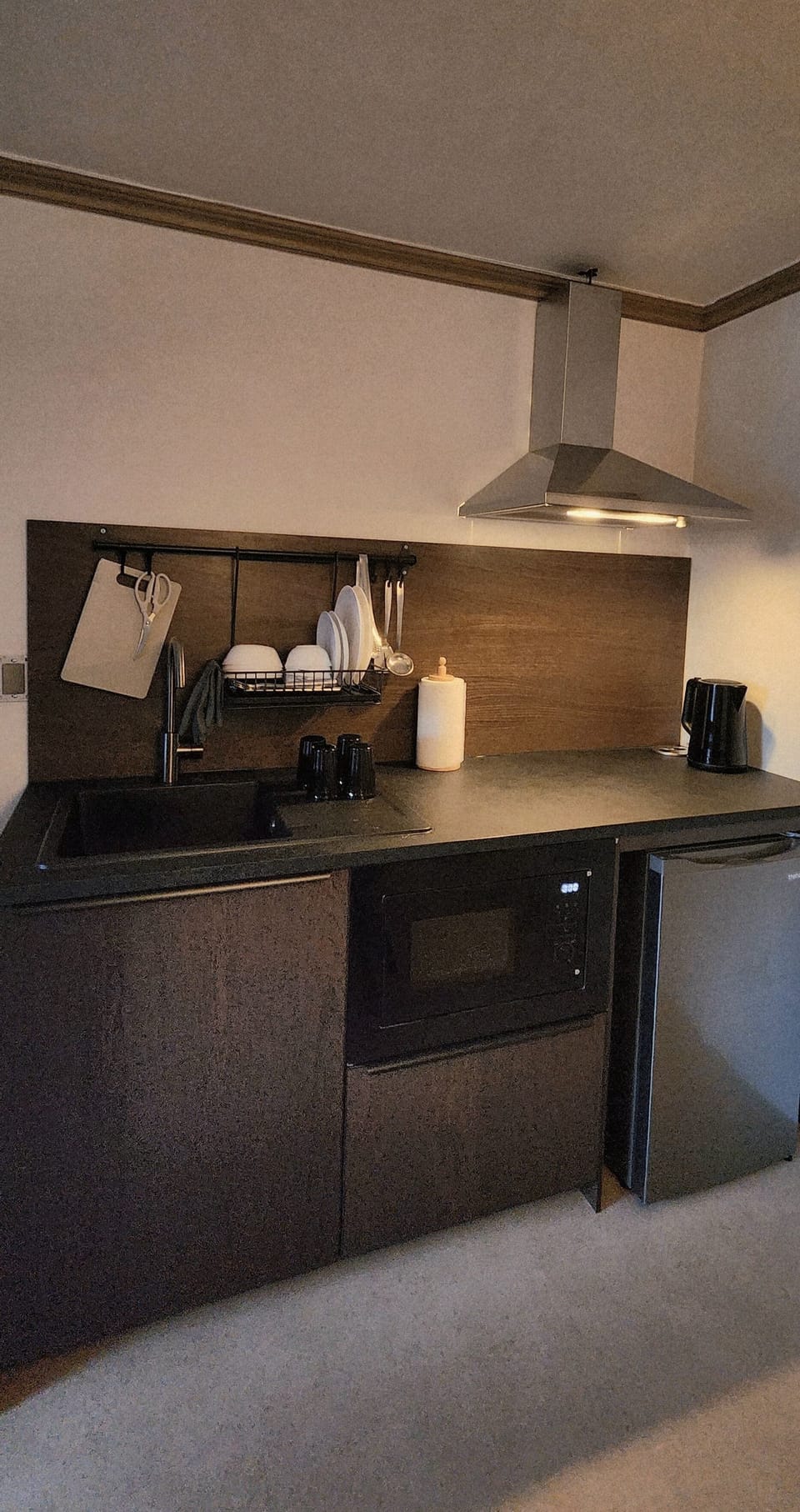 Family Quadruple Room | Private kitchen | Mini-fridge, microwave, stovetop, cookware/dishes/utensils