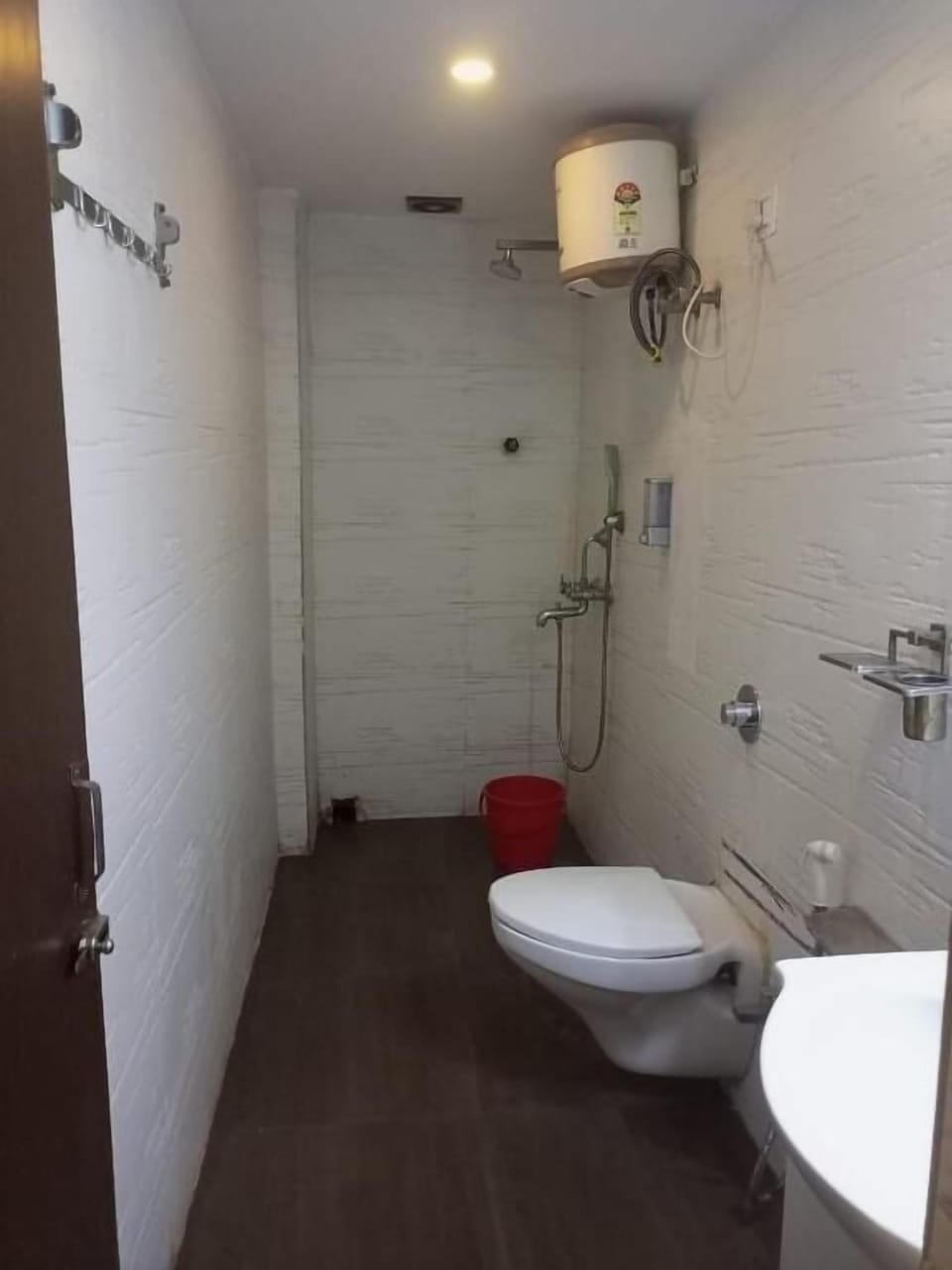 Shower, free toiletries, hair dryer, bathrobes