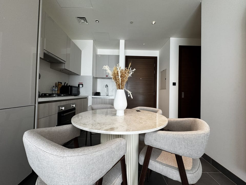 Deluxe Apartment, Balcony, Courtyard View | Private kitchen | Fridge, microwave, oven, stovetop