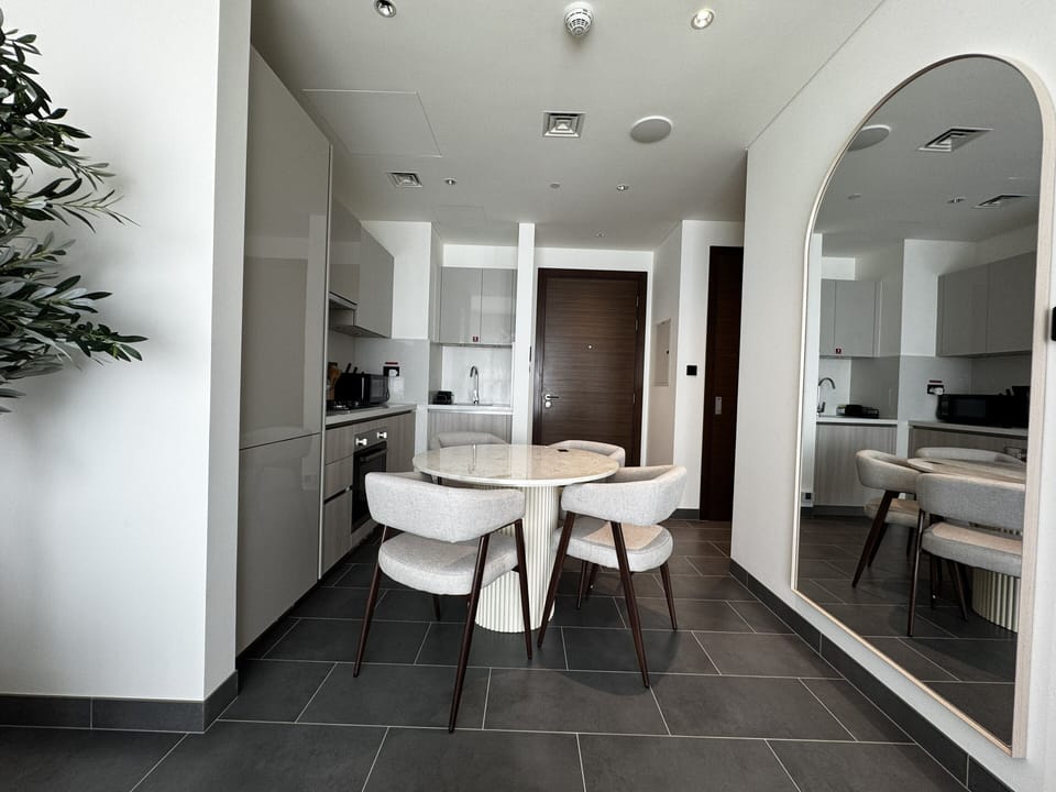 Deluxe Apartment, Balcony, Courtyard View | Dining
