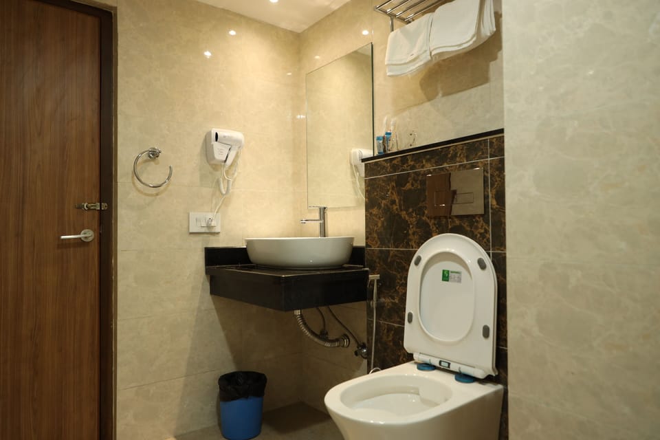Family Triple Room | Bathroom | Shower, hair dryer, slippers, towels