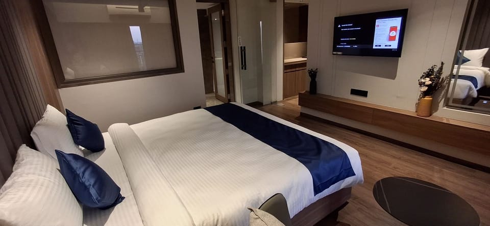 Premium bedding, minibar, desk, laptop workspace