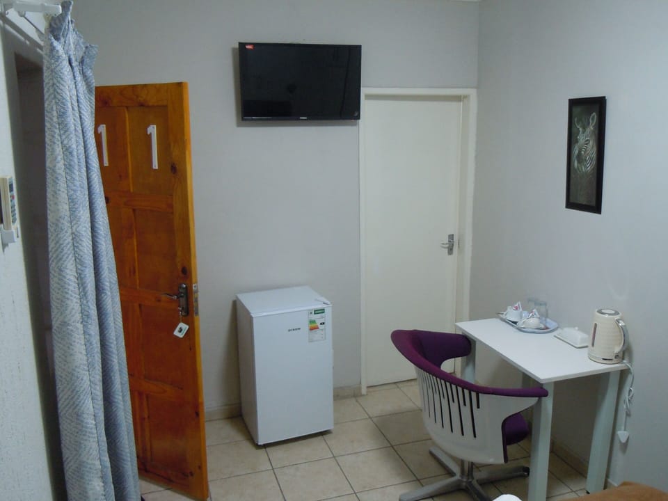 Basic Single Room | Interior