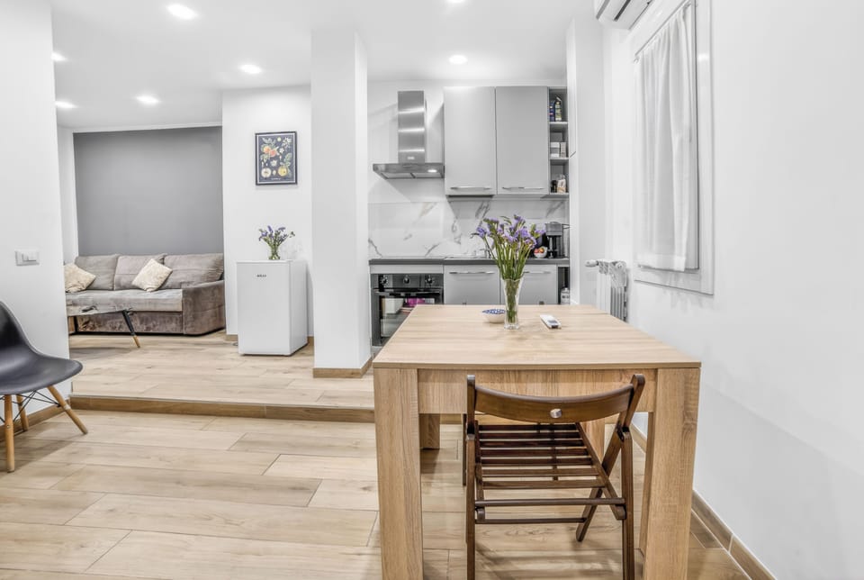 Apartment | Living area | Flat-screen TV