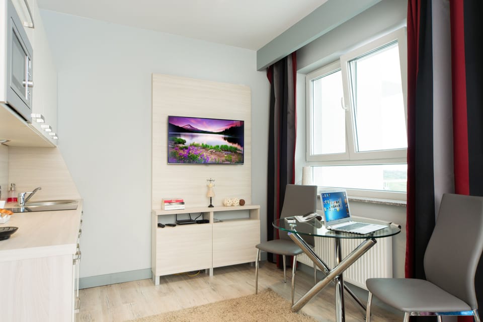 Economy Apartment, Balcony | Premium bedding, soundproofing, iron/ironing board, free WiFi