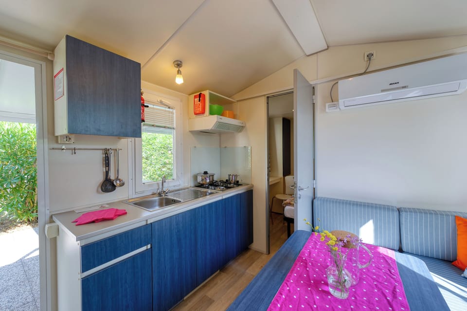 Mobile Home, 2 Bedrooms | Private kitchen | Highchair