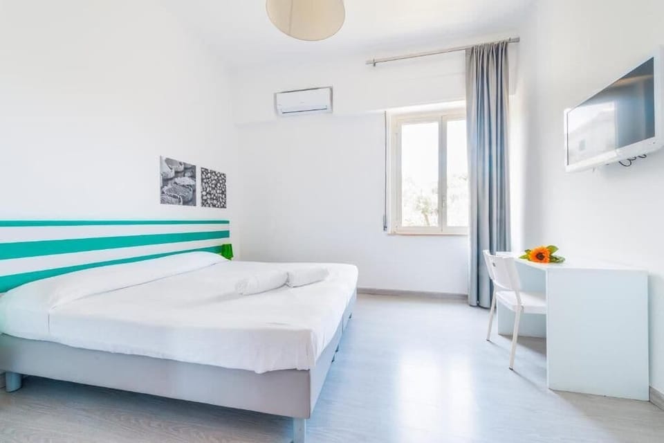 Economy Double or Twin Room | Minibar, in-room safe, desk, free WiFi