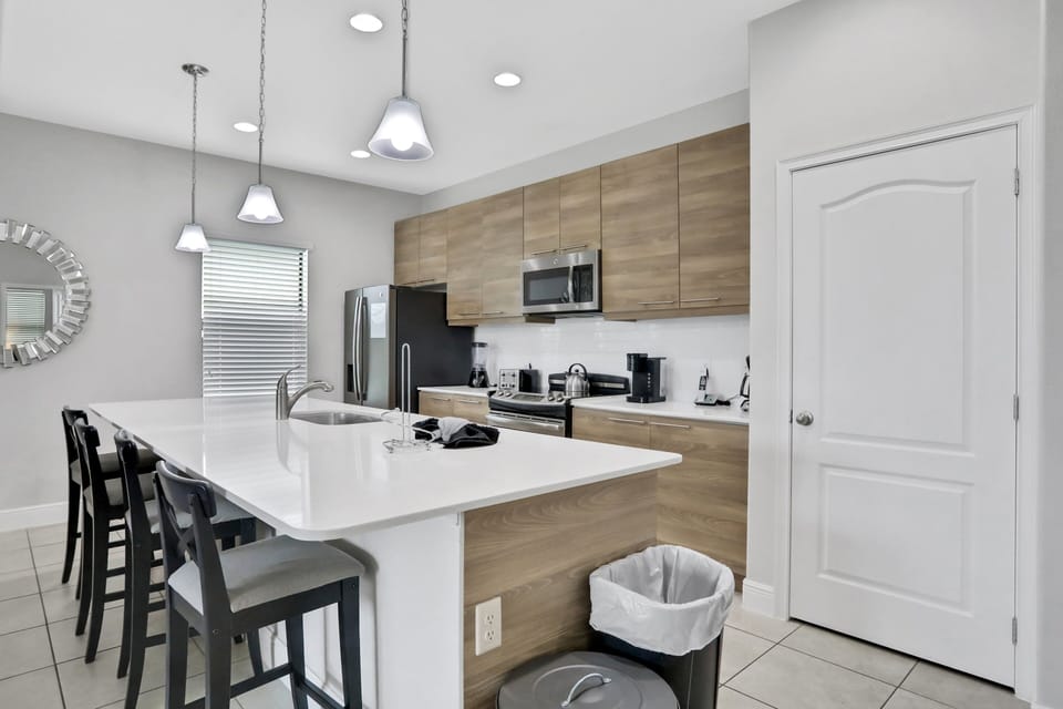 House, 4 Bedrooms | Private kitchen | Coffee/tea maker, fridge, oven, toaster