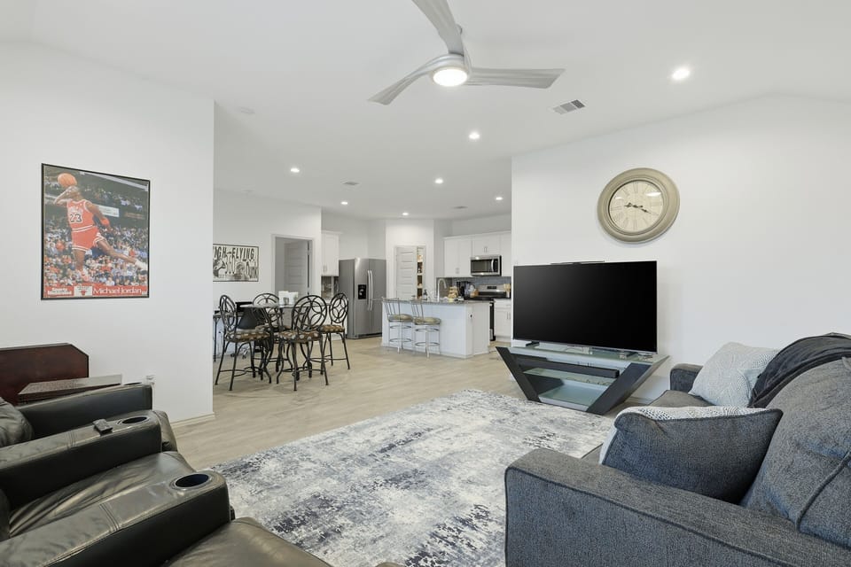 House, 3 Bedrooms | Living area | Smart TV, streaming services