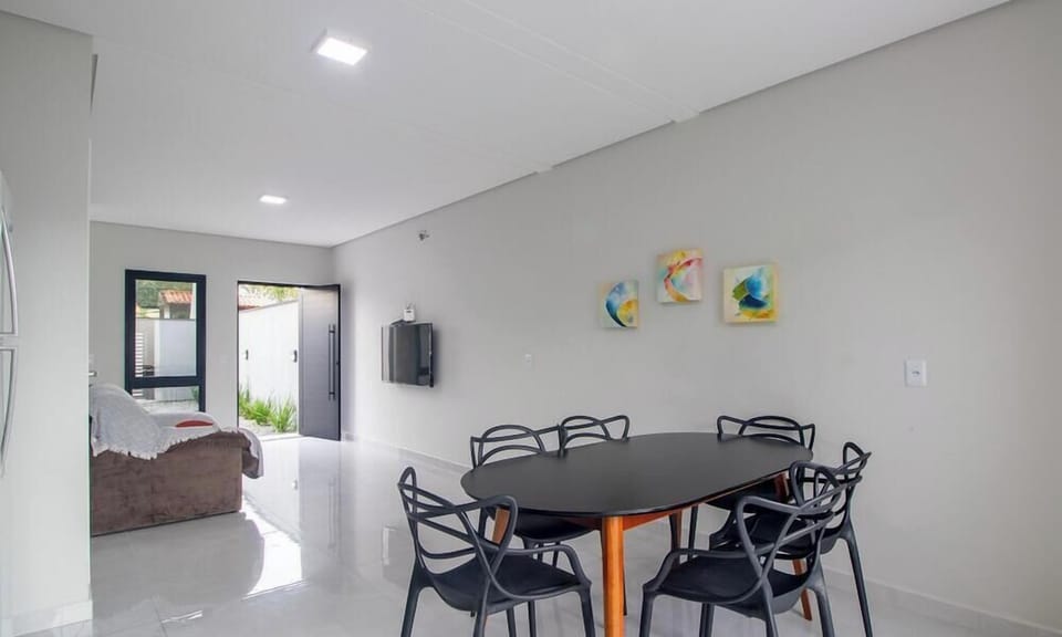 Basic Apartment | Dining