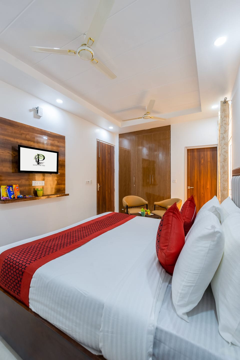Deluxe Double Room, City View | Desk, laptop workspace, free WiFi