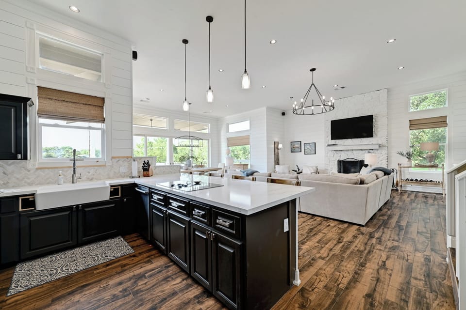 House (5 Bedrooms) | Interior