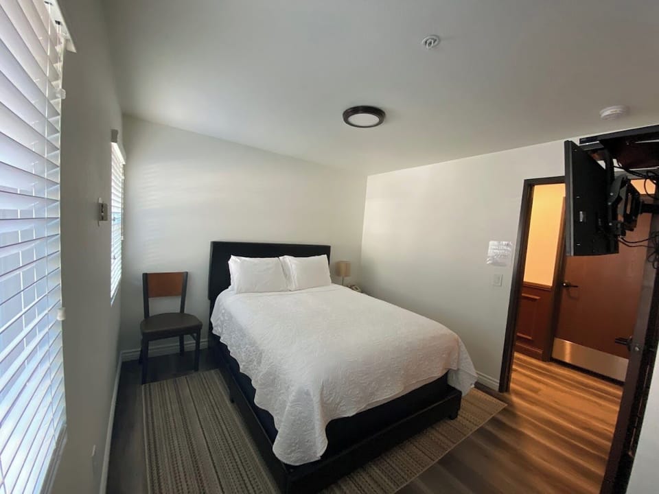 Basic Single Room | Iron/ironing board, WiFi (free), bed sheets