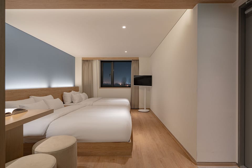 Standard Twin Room, Non Smoking | Desk, laptop workspace, free WiFi