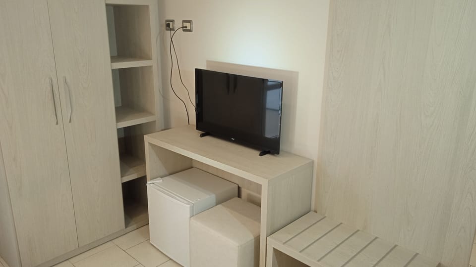 Double Room | In-room safe, desk, soundproofing, WiFi (free)