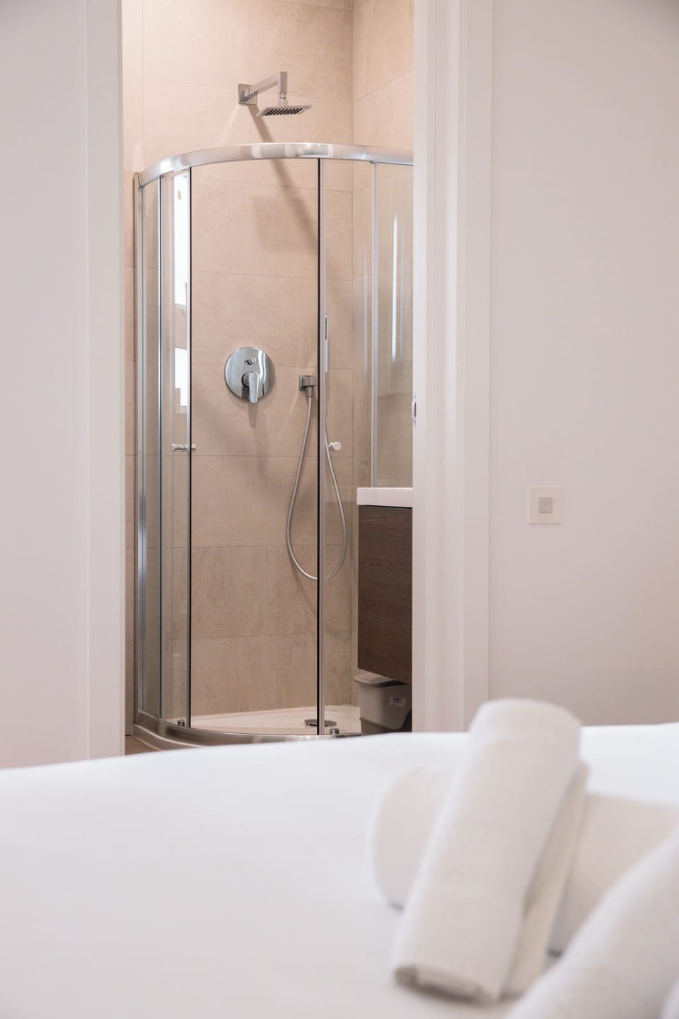 Rainfall showerhead, free toiletries, hair dryer, soap