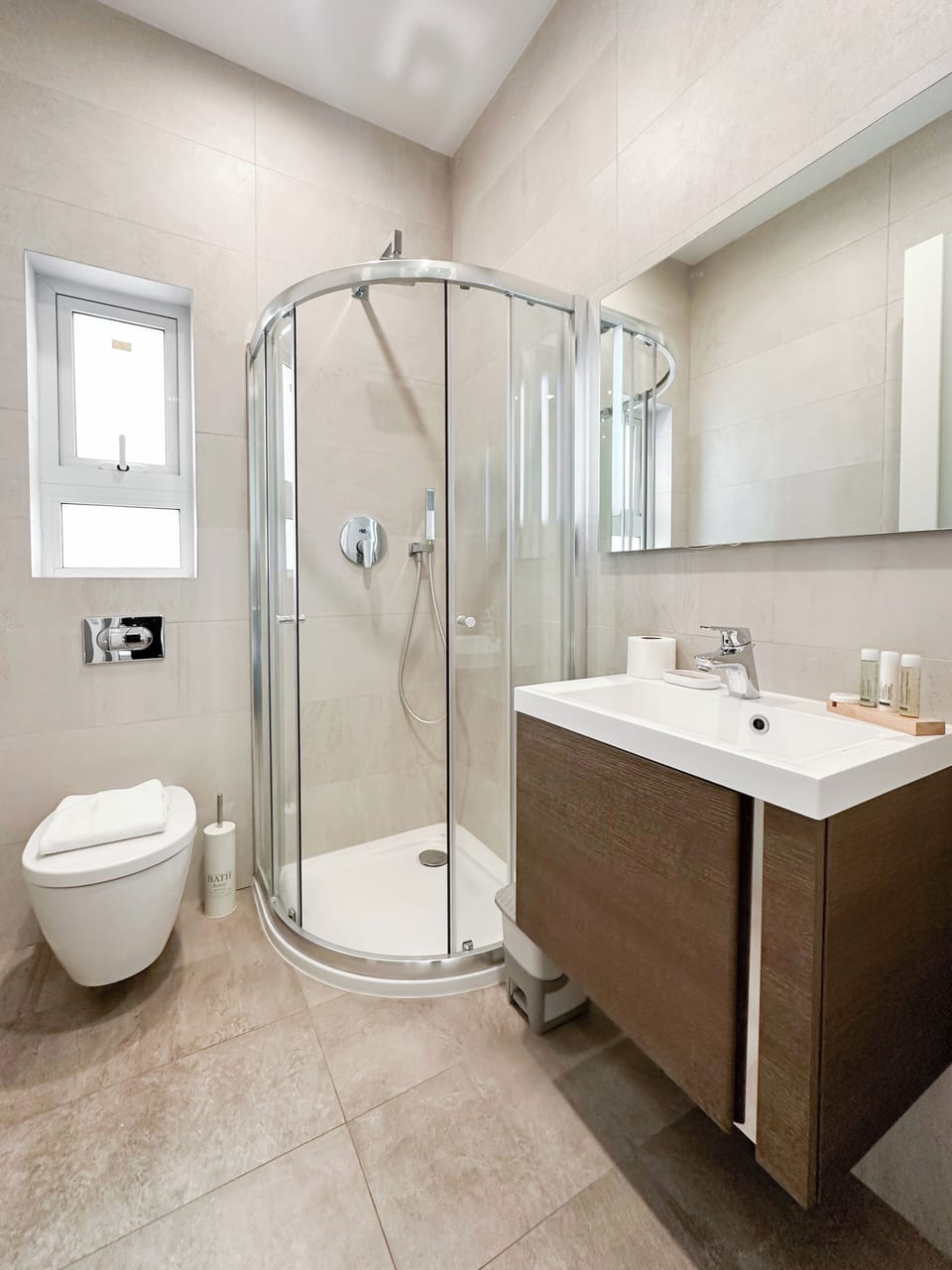 Basic Apartment, City View | Bathroom | Rainfall showerhead, free toiletries, hair dryer, soap