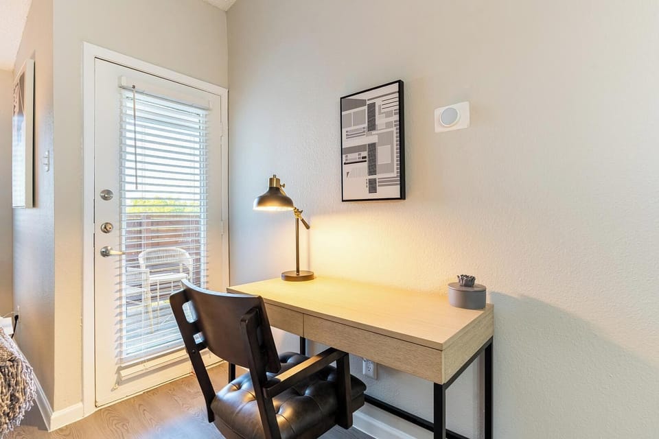 Apartment (1 Bedroom) | In-room business center