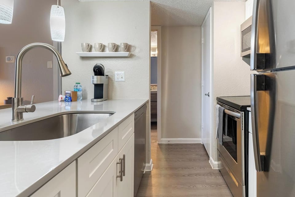 Apartment (1 Bedroom) | Private kitchen | Fridge, microwave, oven, stovetop