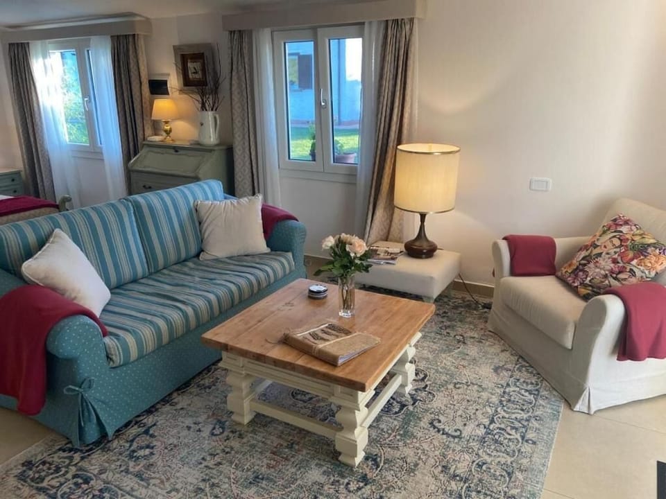 Luxury Cottage, Garden View | Living area | LED TV, video-game console
