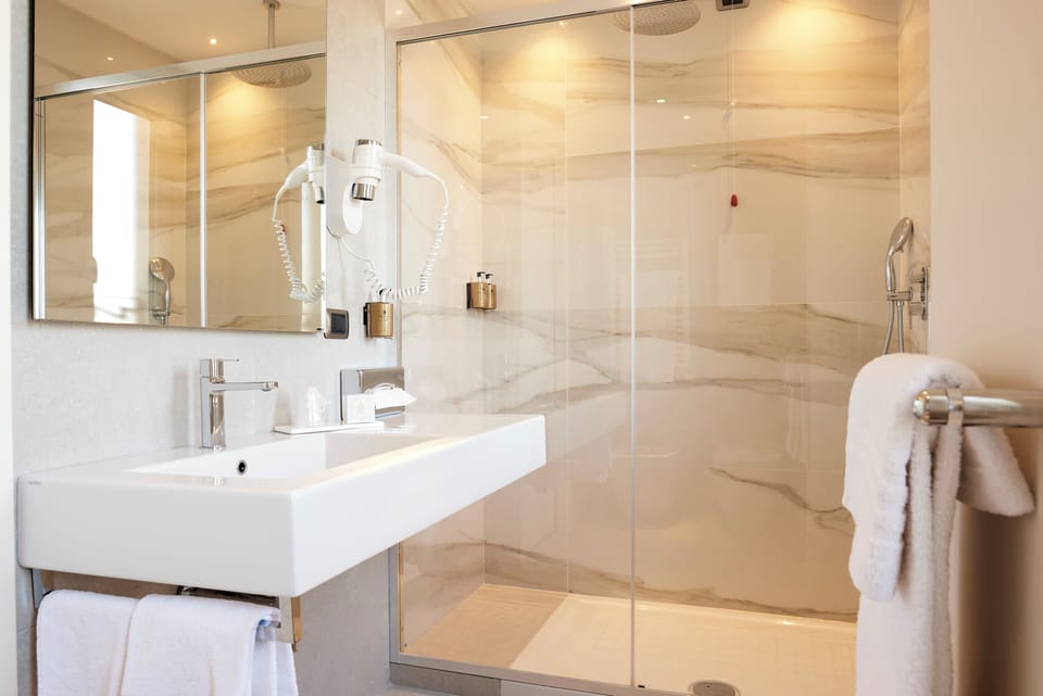 Executive Room | Bathroom | Bathrobes, slippers